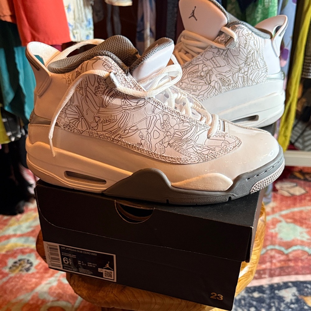 Jordan Kids Sneakers in White and Gray